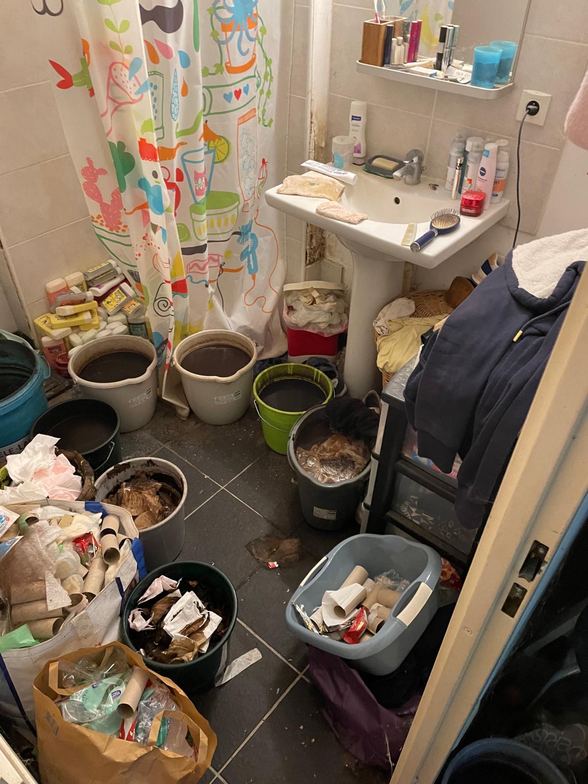Comment évaluer l'ampleur du nettoyage d'une maison abandonnée IMG 20241126 WA0042