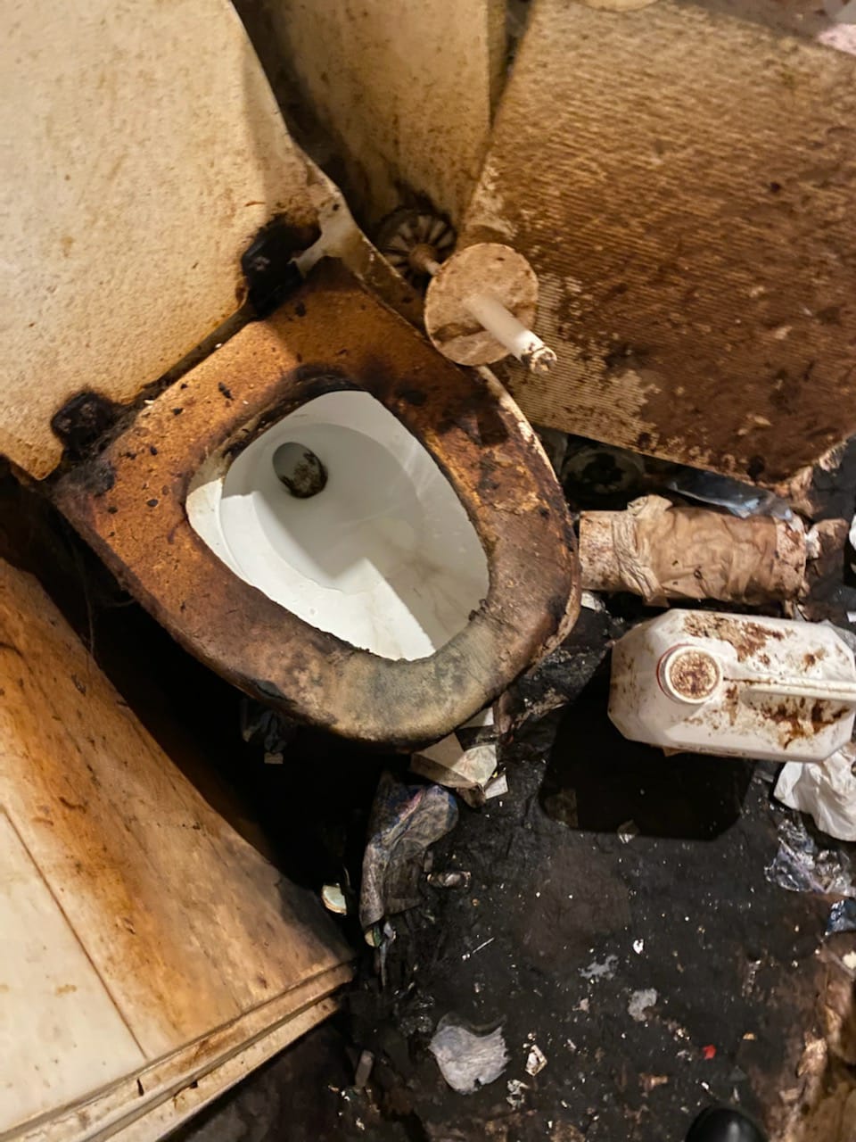 Les conséquences du feu : pourquoi le nettoyage après incendie est crucial IMG 20241217 WA0019